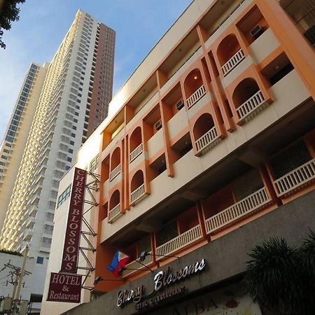 Cherry Blossoms Hotel マニラ市 エクステリア 写真
