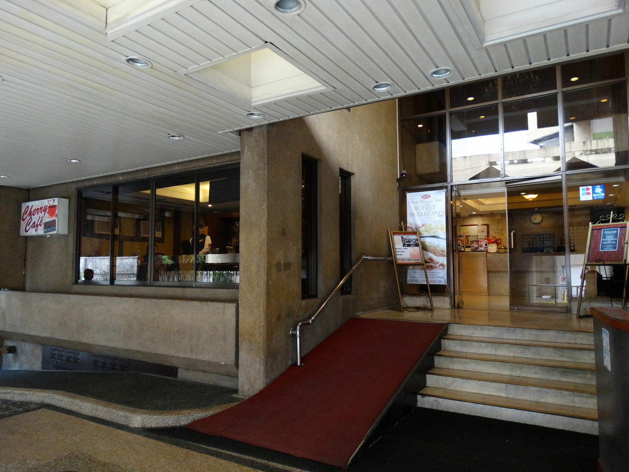 Cherry Blossoms Hotel マニラ市 エクステリア 写真